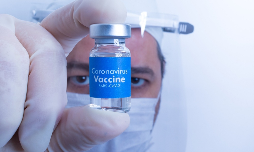 Universidad de Oxford ensaya versiones de vacunas inhaladas